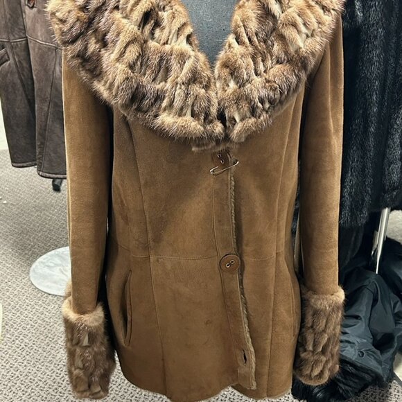 Shearling Women's size medium w/ MINK sleeves, worked in the birds nest fashion - Picture 2 of 2